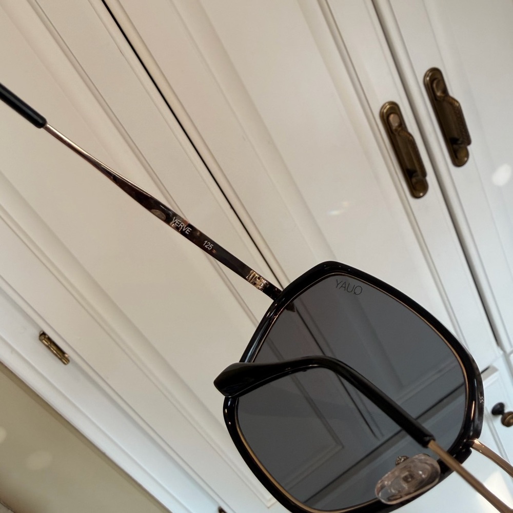 Quay verve 125 Australia Black and Gold Hexagonal Sunglasses - Picture 5 of 6